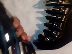 Perfectas plataformas negras shoejob cumshot