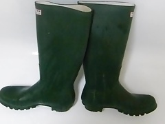 Peeing on my Hunter Wellies 2