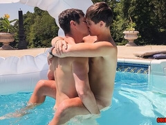 Sunny day bareback anal with Colby Chambers and Dylan Fruits