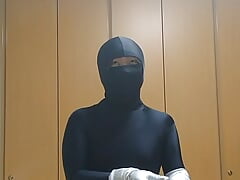 A man&#039;s combatant transforms into a leopard and masturbates