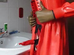 Im Latex Mantel, Body, Stockings und Stiefeln gespielt