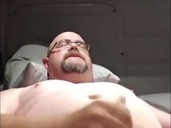 Amateur bear enjoys giving a steamy handjob to a young, hot guy who's coming out
