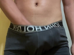 Jovencito Latino Vergon se toca hasta terminar con tremenda corrida