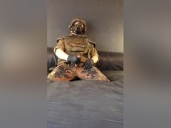 Flecktarn Soldat beim Wichsen 3