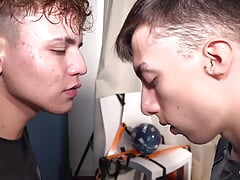 Latinos Leonel and Nathan Barebacking