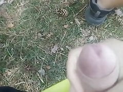 Handjob in the forest - paja en el campo