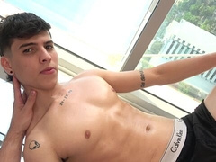 Chris Woodcock shows the way he cums for you