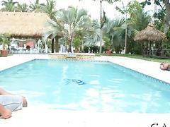 Tanned babe meets a black guy at the pool for fucking