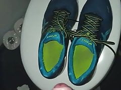 Cum on Neighbor Asics Nimbus size 46