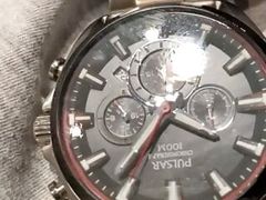 Wristwatch : pulsar frot