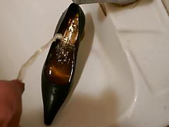 Piss in wifes high heeled classic pump