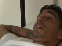 il offre sonny cul a deux masculines bien chauds