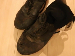 大量の冷凍精液で汚い靴下とサカストの精子漬け動画sperm