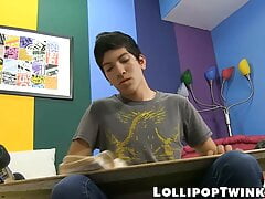 Gay twinks Dustin Cooper and Jack Presley anal fuck and cum