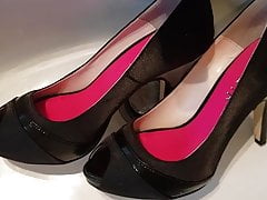 Cumshot on her slutty shoes