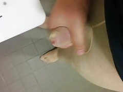 I wear pantyhose and cum