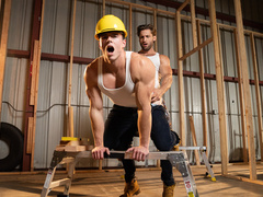 Muscular workers fuck in the ass and share everything on camera