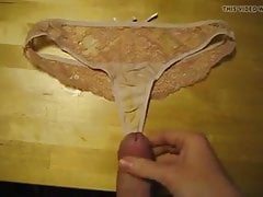 User Slipper10 bespritzt Tanga meiner Ehefrau