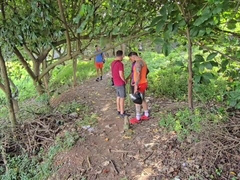 Hump on the trail - Steaming slut in the pubic hair - Part 01