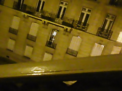 j'adore me balader a poil dans les rues