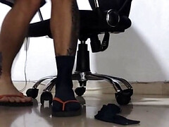 College Boy Wants You to Masturbate Watching His Feet