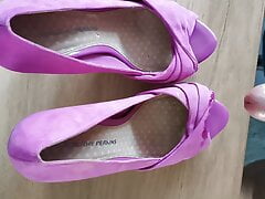 Big load for purple heels