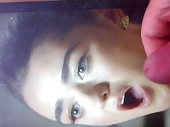 CUM ON Maisie Williams