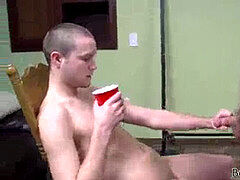 Pissing hook-up with skinny twinks who enjoy xxx anal sex