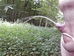 Nacktwandern und pissen mit Cockring