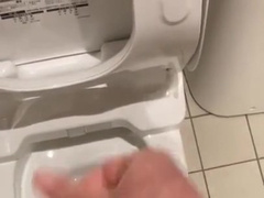 ムラムラしたので公園のトイレでオナニーしてみた♪