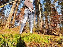 Early morning piss & jerk in nature