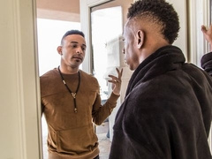 Black hottie Liam Cyber gets butt-fucked by escort Zario Travezz