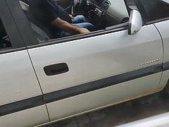 Urso tentando passar a marcha