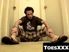 ToesXXX.com - Bearded jock's solo foot and hairy dick play