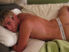 Ryan Raz is enjoying an odd kind of hardcore fucking too