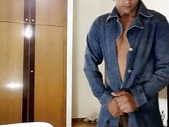 I arrived from the disco very horny and brought a gift.