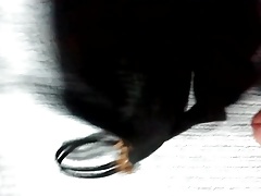 Punheta na calcinha da esposa