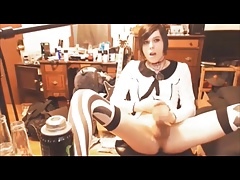 Short hair girl sprays sperm-No SOUND