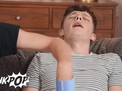 She Is Of What Her BOYFRIEND Joey Mills Is Doing To Jake Preston Next To Her - TWINKPOP