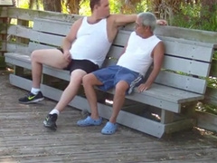 Abuelo y gordito: sexo público con maduros amateurs 3