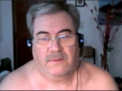 Mature Argentinian Bear Wanks and Cums
