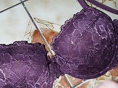 Cum on bra ejac sur son soutien gorge