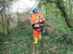 Quick pawing off in waterproof workgear