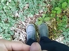 Pinkeln im Wald