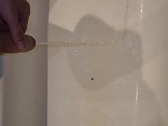 Evening peeing to bathtub in the bathroom before I go to bed - Man pissing to the bathtub 4K