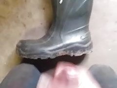 Cum on rubberboots