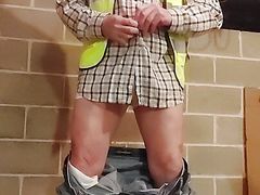 Working guy has a short jerk off session