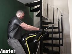 Leather Master fucks rubber gimp raw on stairs PREVIEW