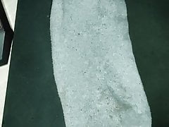 Schnell auf eine graue Socke gespritzt (nach dem 5x wichsen)