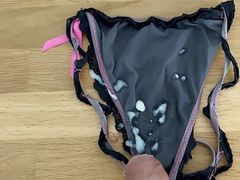 Quick cumshot on pantys